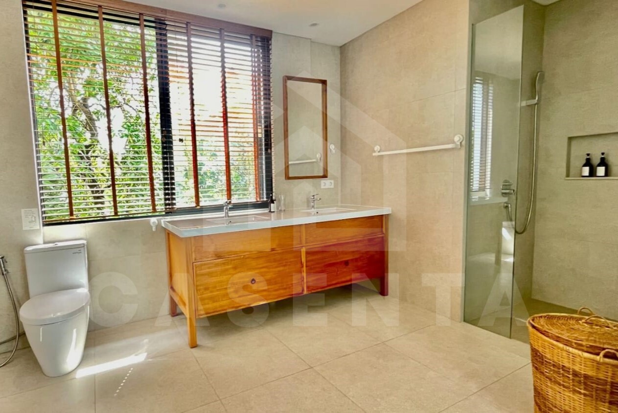 Ensuite bathroom inside stunning 3 bedroom villa in Seminyak