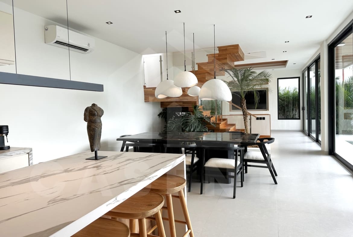 Kitchen/dining inside fabulous villa with great rental potential in Tumbak Bayuh