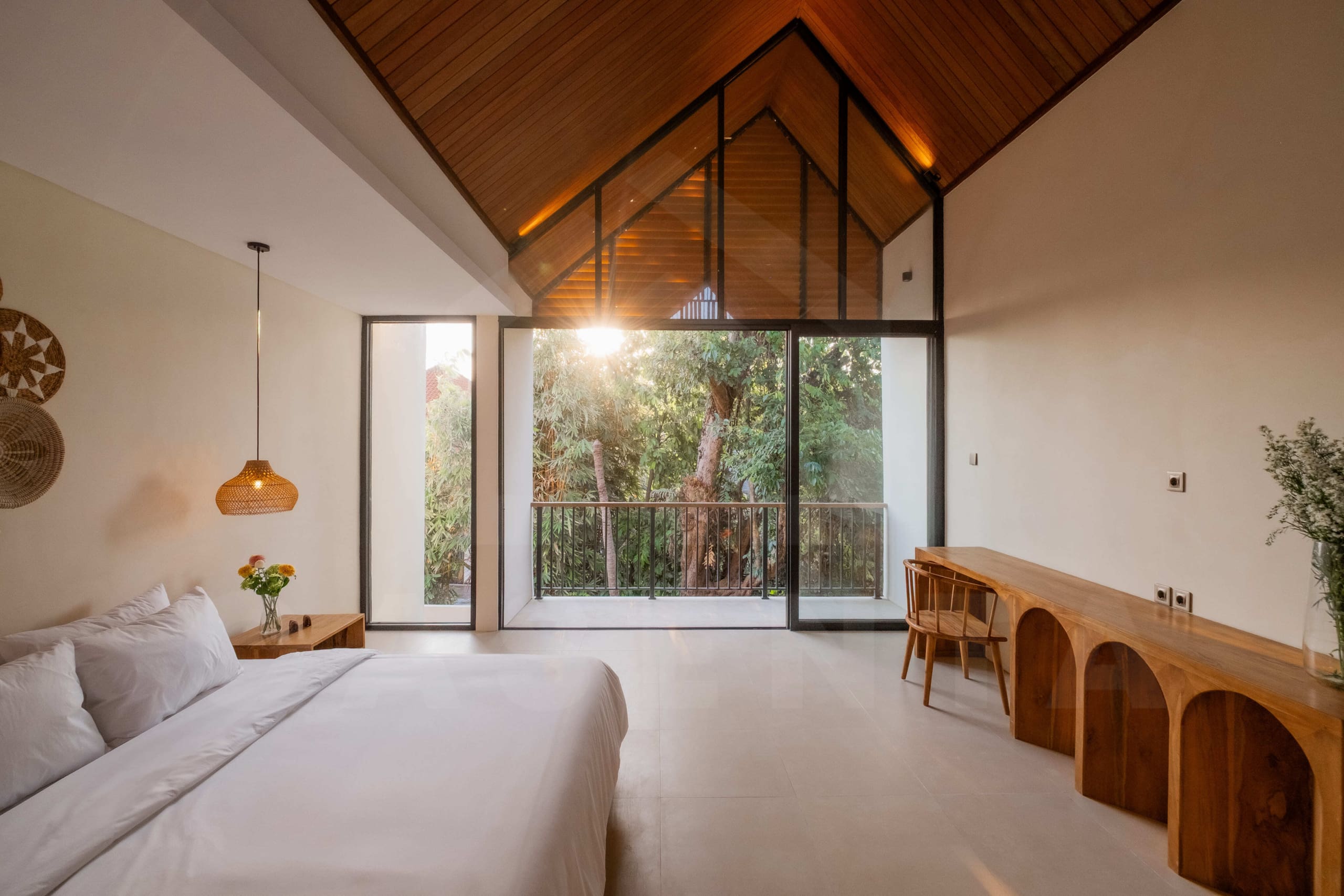 Bali villa bedroom with dedicated work space in Buduk