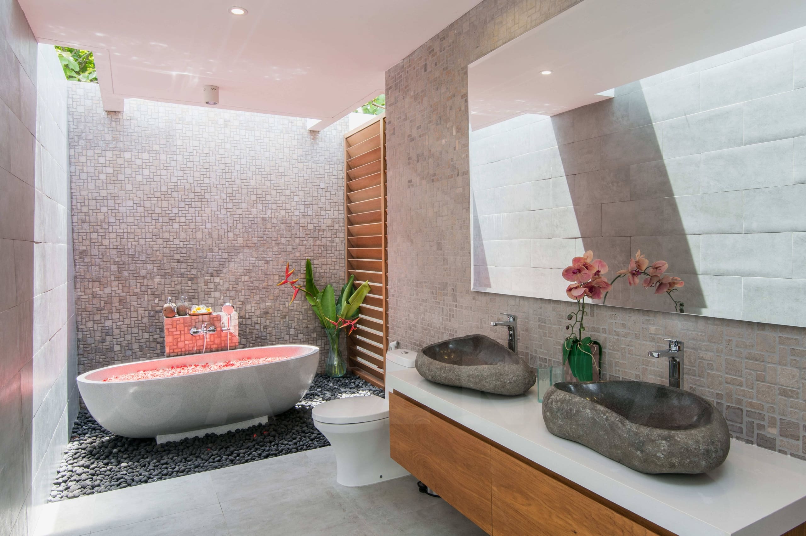 Freestanding bathtub in bathroom of leasehold villa Berawa