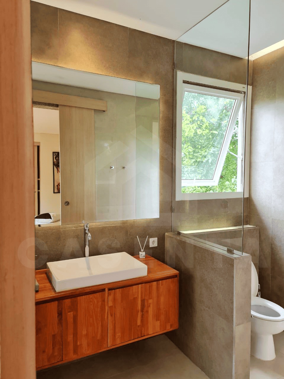 Ensuite bathroom in Kerobokan family villa