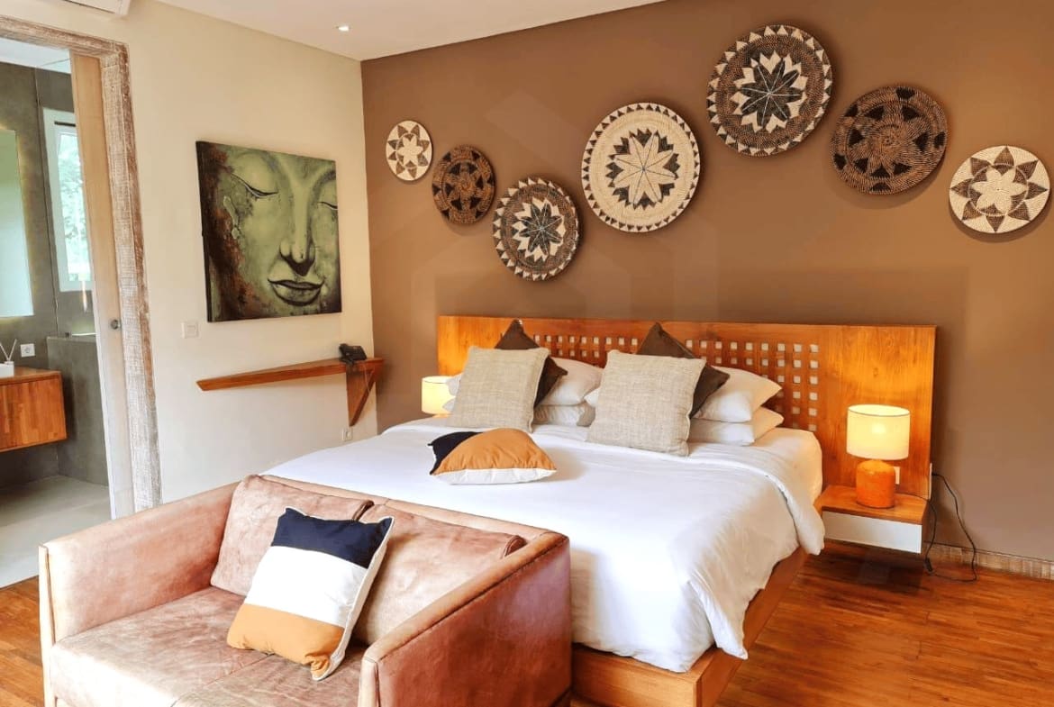 Guest bedroom in modern Kerobokan villa