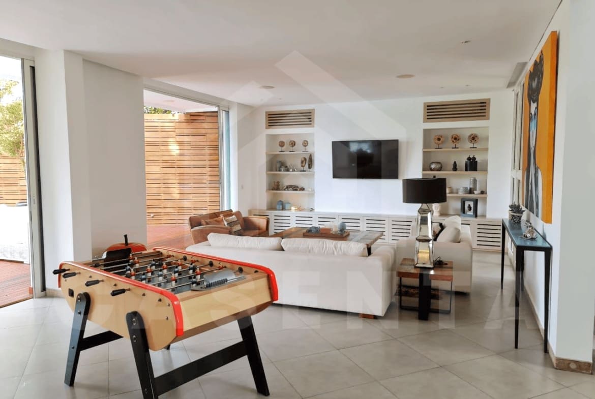 Contemporary family living area in Kerobokan villa