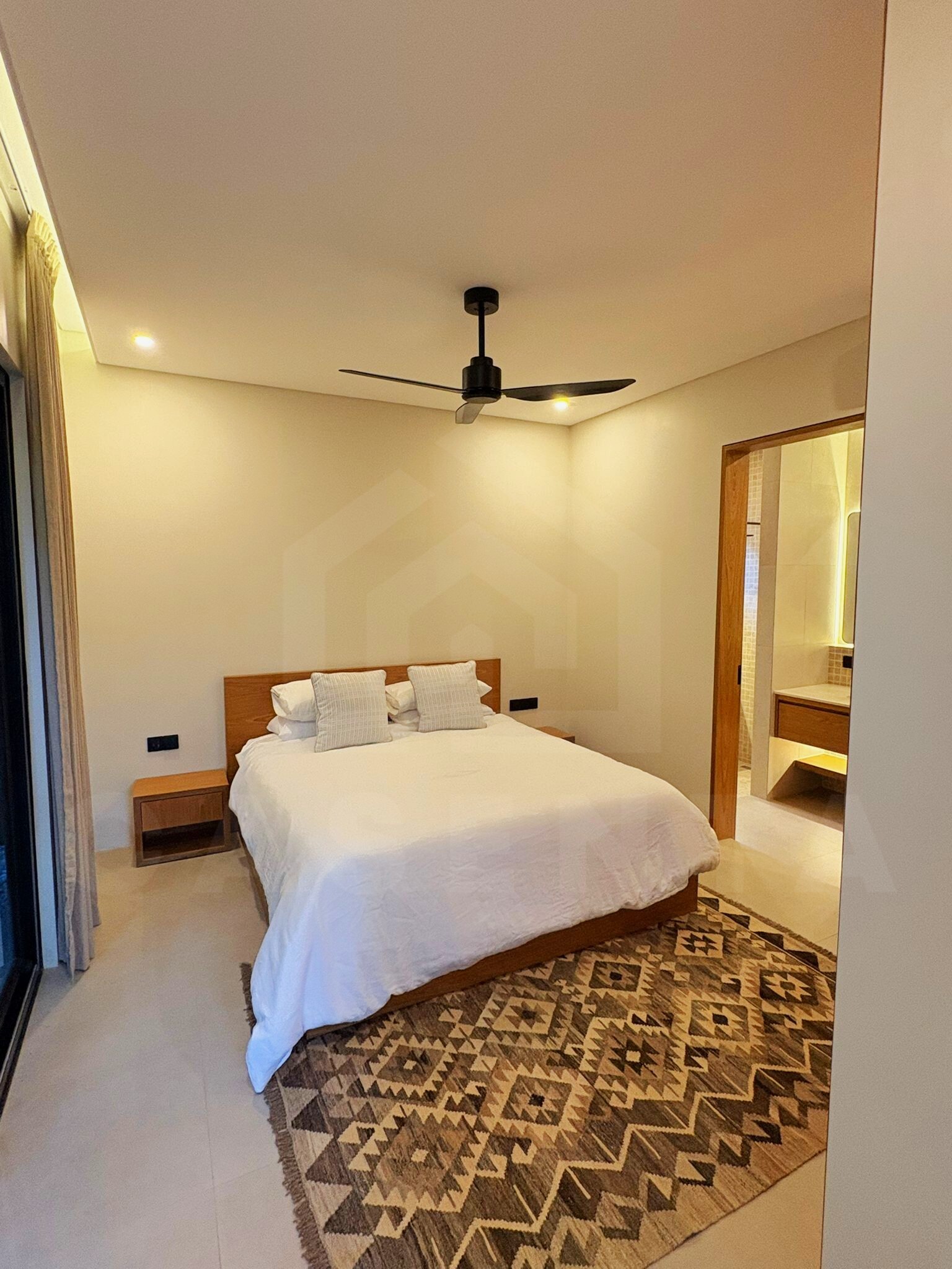 Furnished bedroom with ensuite in 1-bedroom villa Bali
