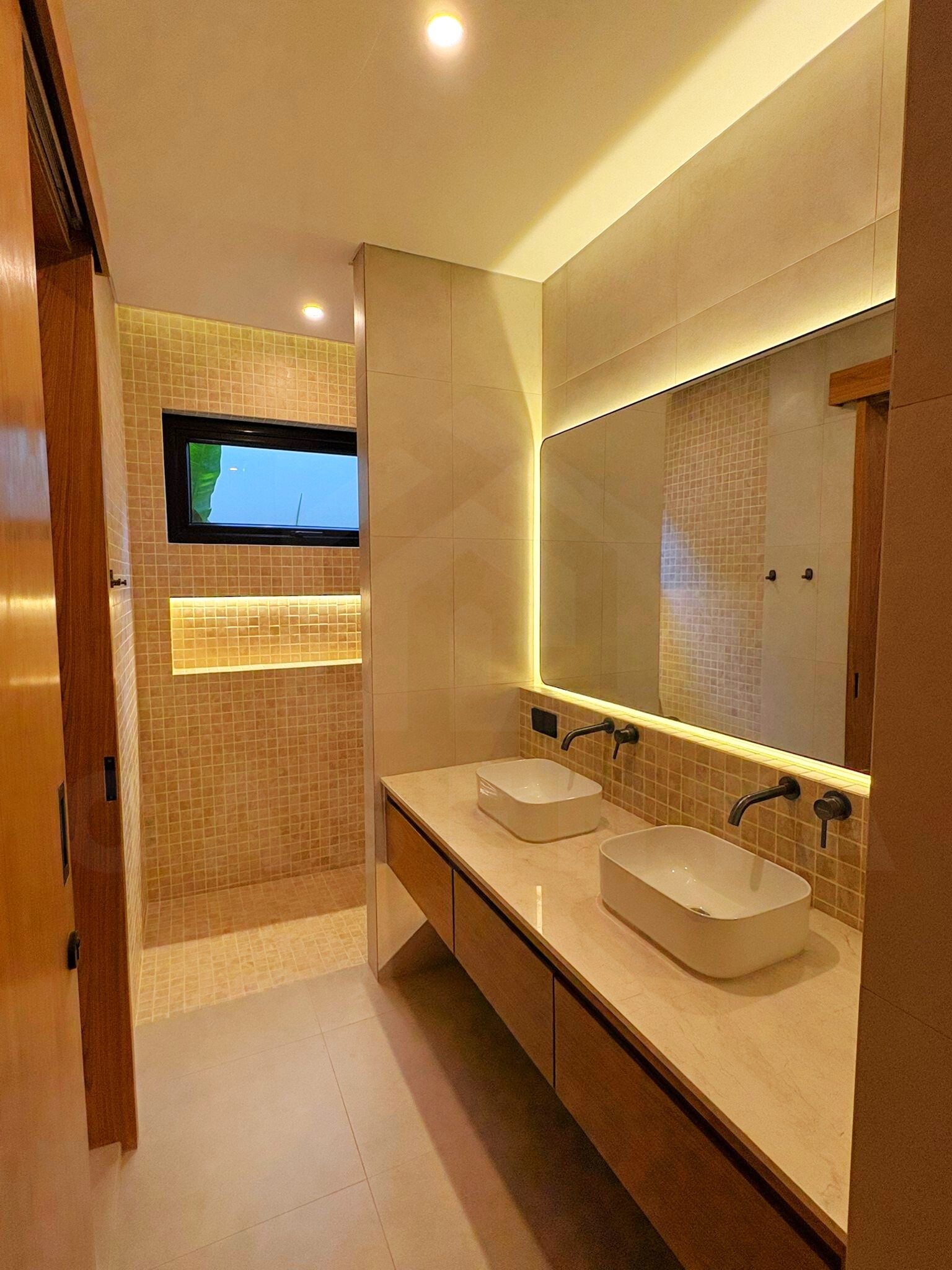 Modern ensuite bathroom in leasehold villa Tumbak Bayuh