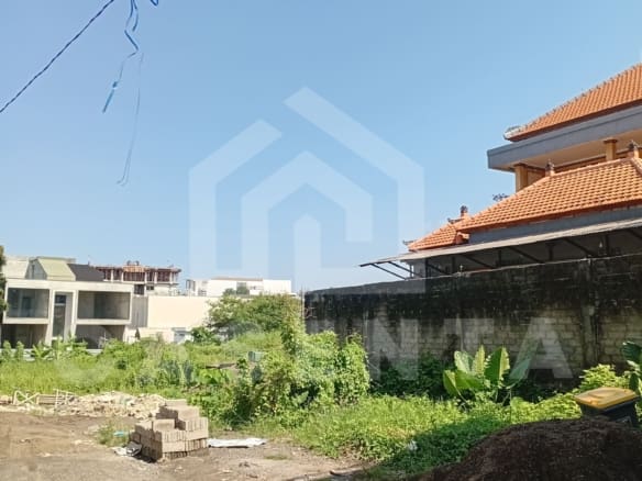 Flat freehold land plot in Berawa tourism area