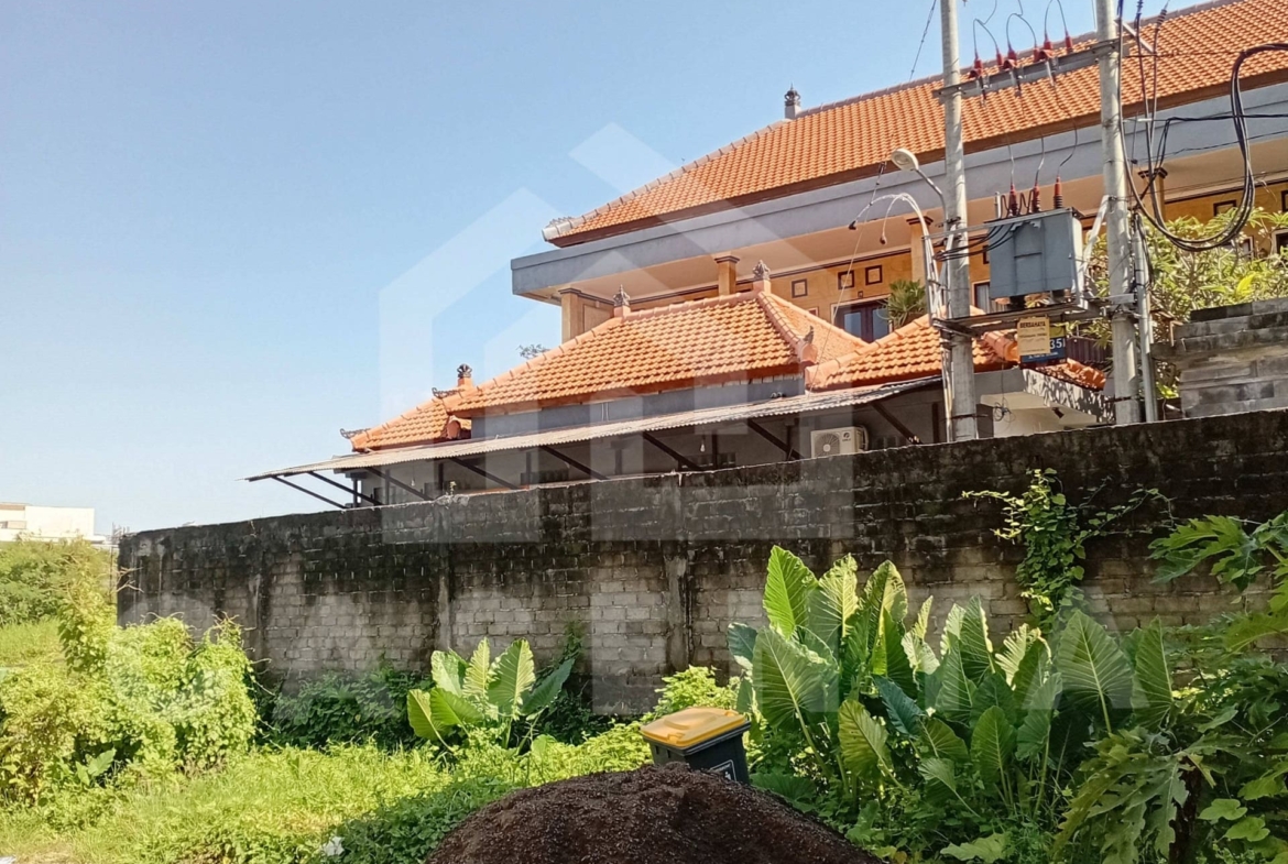 Berawa freehold land with surrounding villa developments