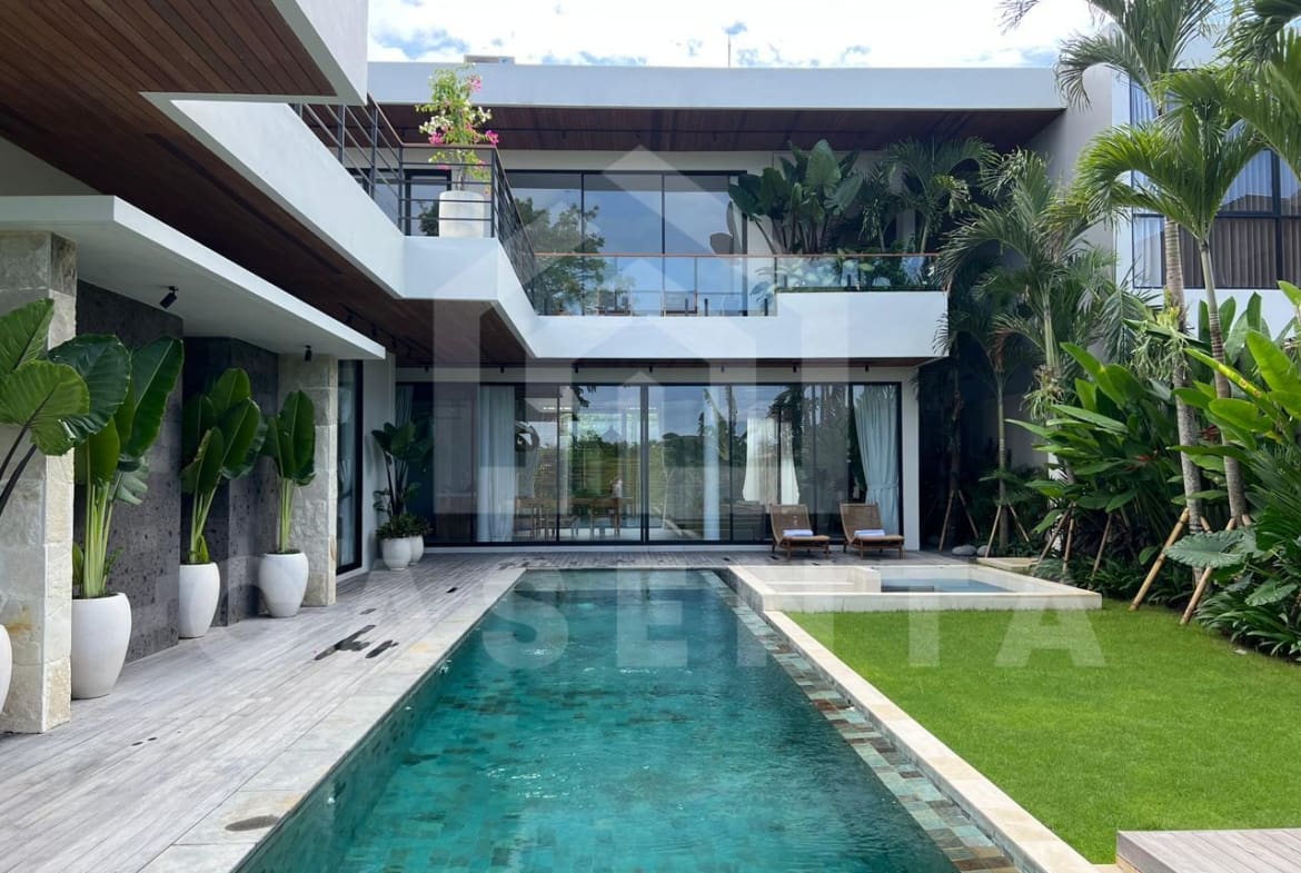 Sunken lounge and pool at Pererenan villa on 500sqm land