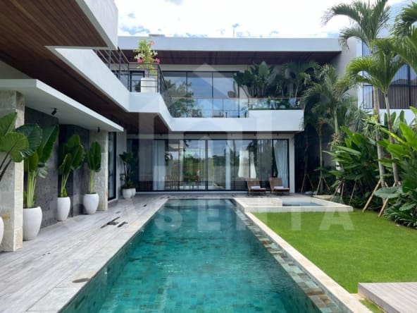 Sunken lounge and pool at Pererenan villa on 500sqm land