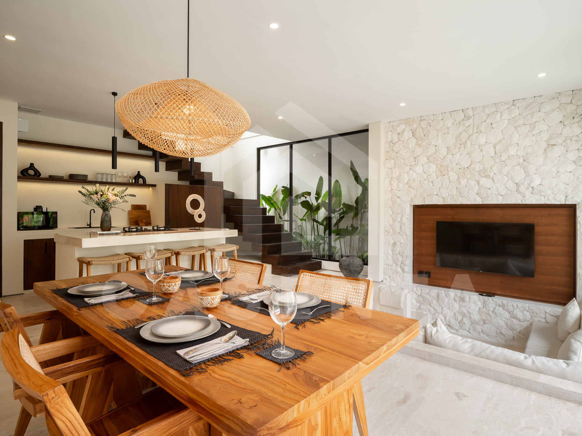 Dining and kitchen area in turnkey batu bolong villa with island seating