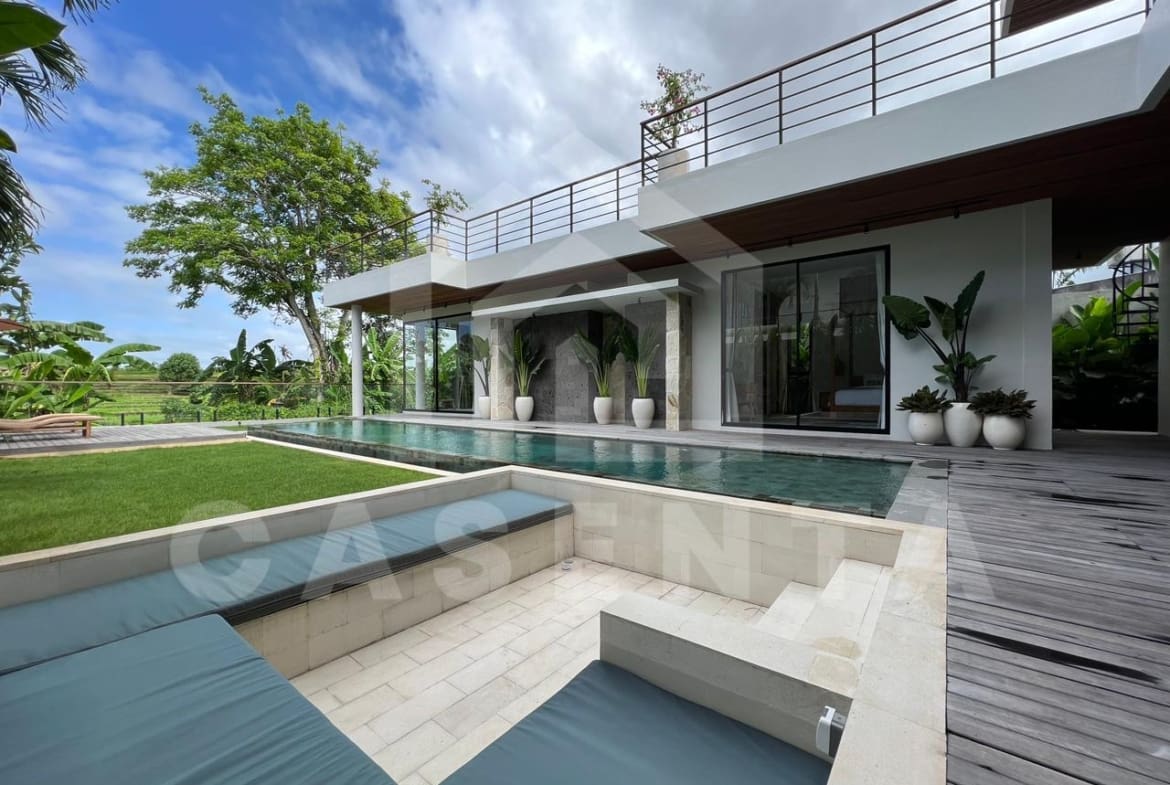 Rooftop deck and garden space at luxury Pererenan villa