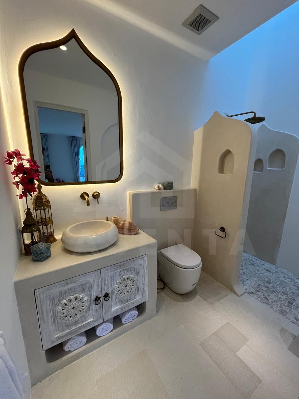 Stylish bathroom with stone sink and walk-in shower in Mediterranean seseh villa