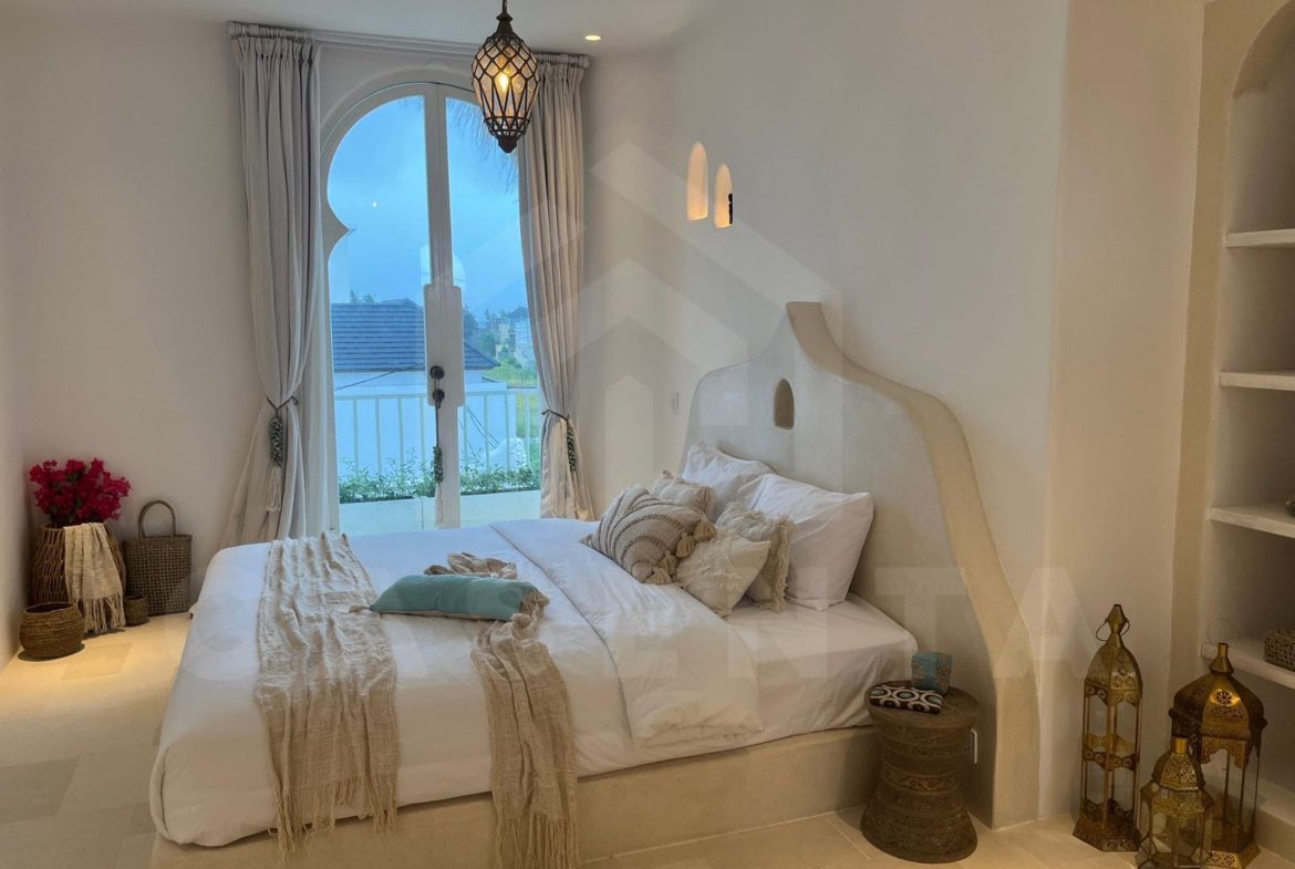 Spacious bedroom with balcony in Mediterranean style seseh villa