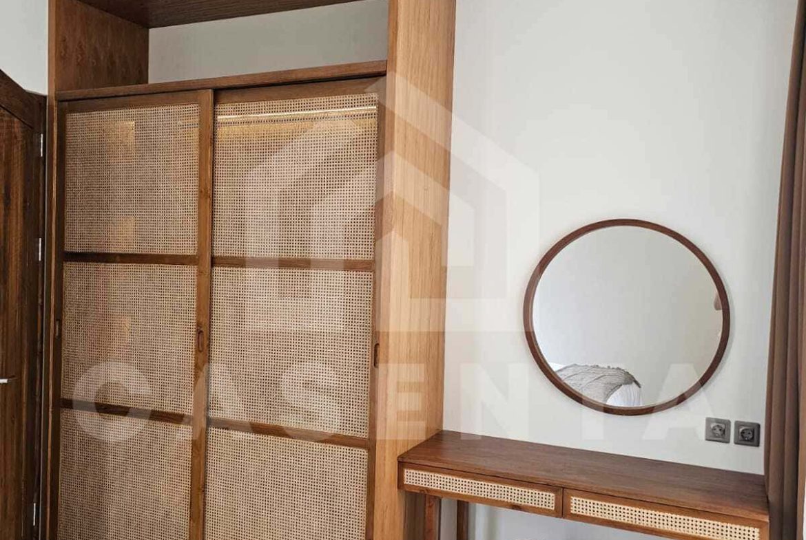 Bedroom with wardrobe and vanity in cemagi villa