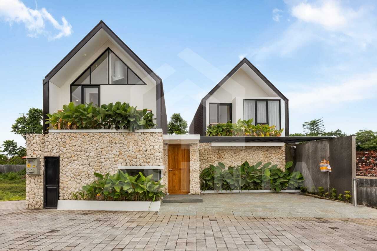 Modern villa facade and parking area near Saba Beach Gianyar