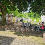Commercial Sanur land with paved access and nearby residential buildings