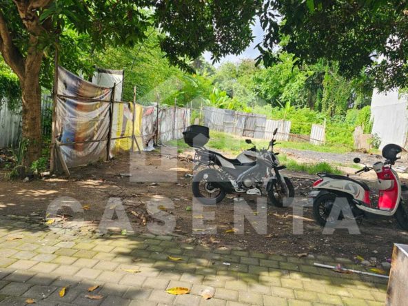 Commercial Sanur land with paved access and nearby residential buildings