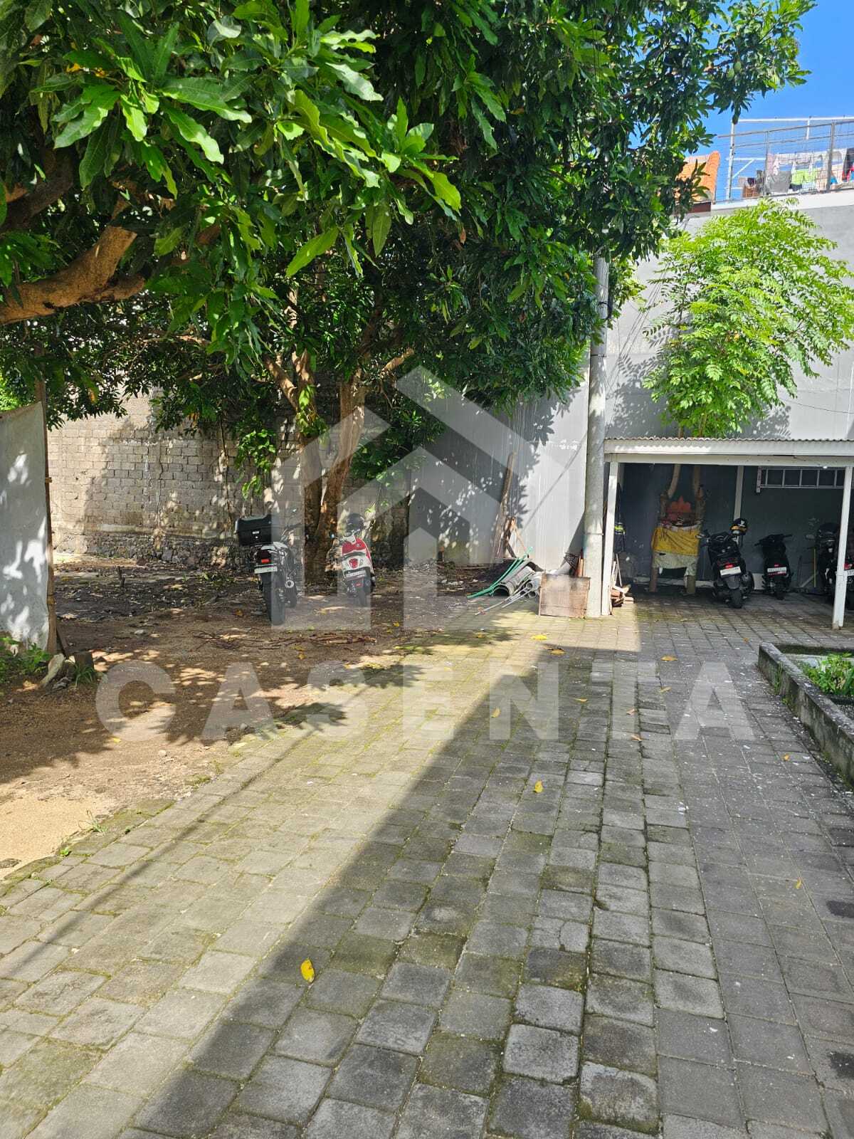 Development-ready Sanur land surrounded by villas and tropical vegetation