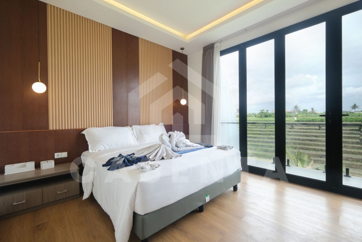 Bedroom in Pererenan villa with ricefield view balcony