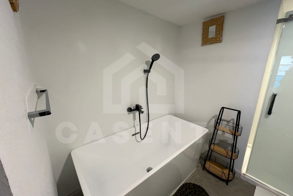 Bathroom with bathtub in Canggu apartment