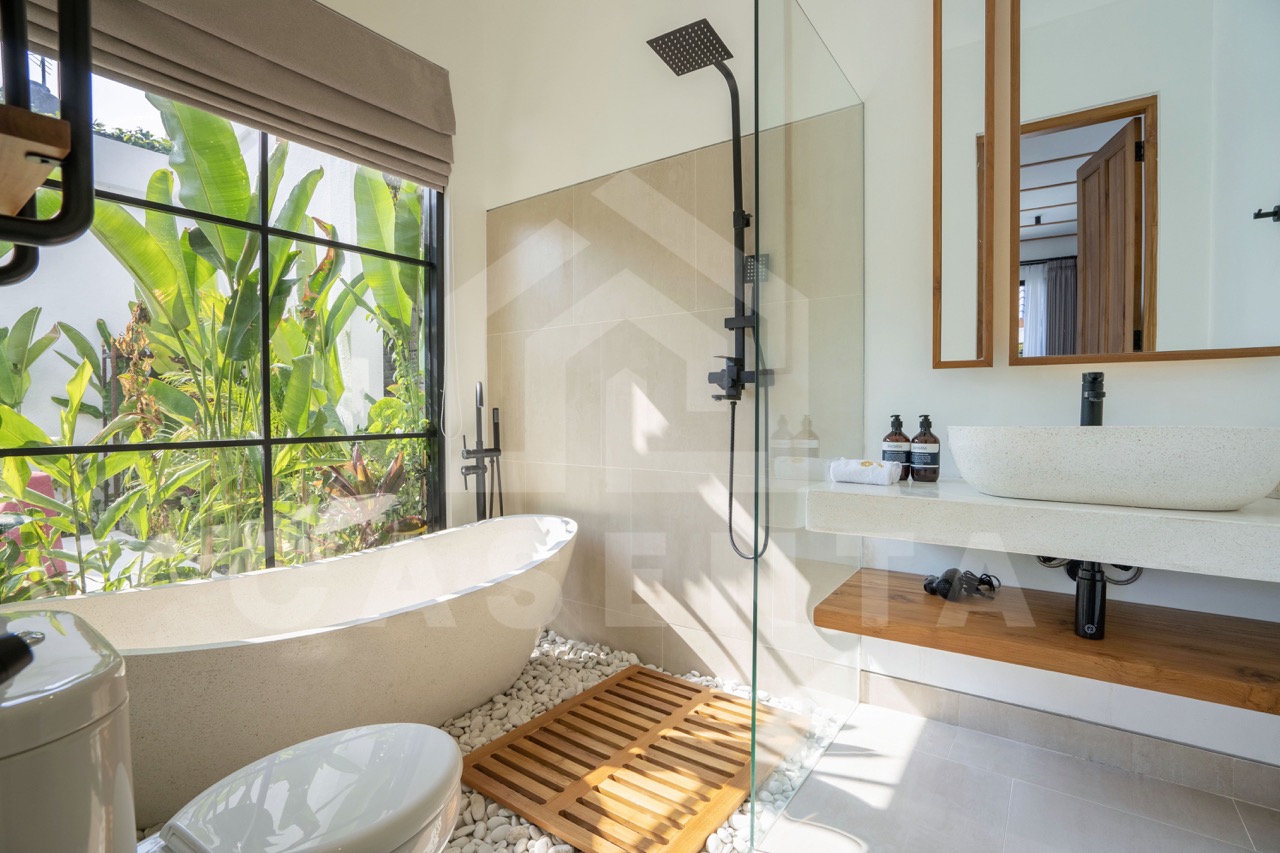 Bathroom with bathtub and garden view in Sayan villa