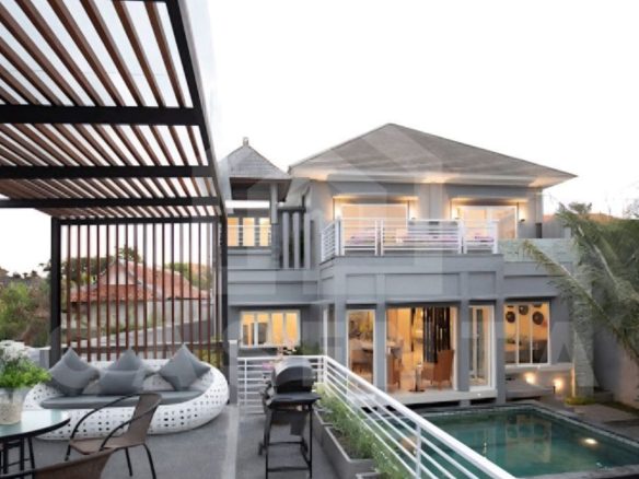 outdoor terrace in Ungasan villa with lounge and pergola