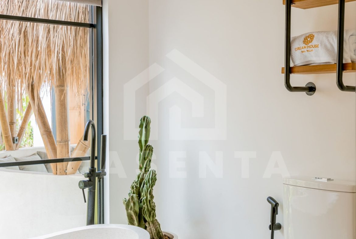 Tropical bathroom with bathtub and natural stone details in Ubud villa