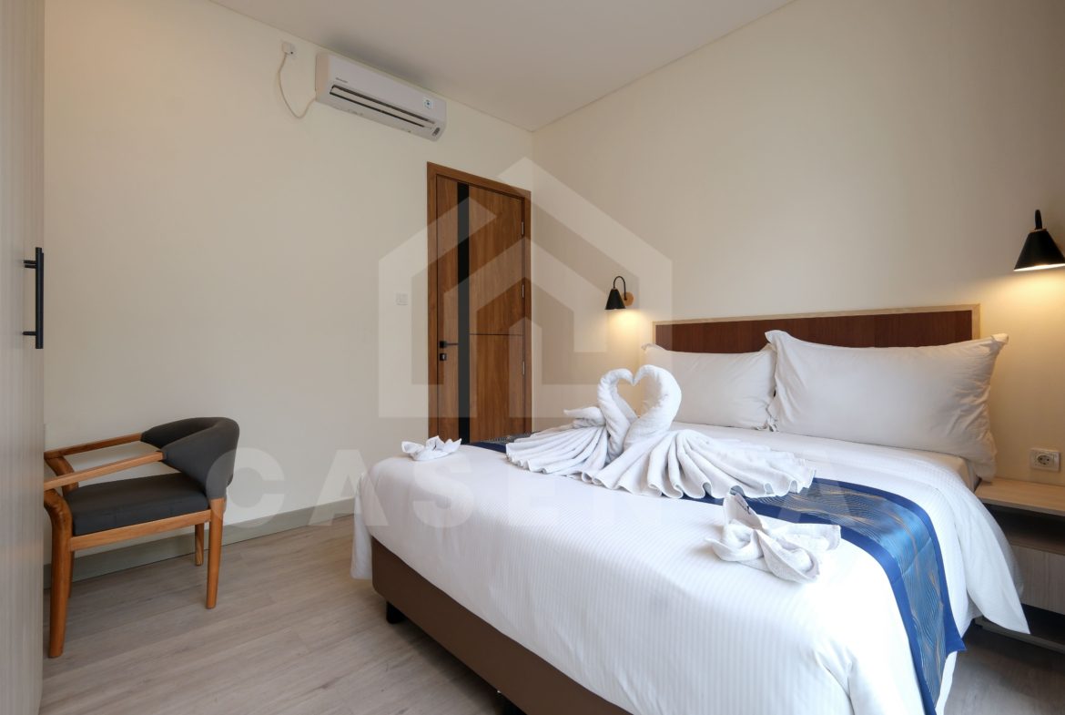 ensuite bedroom in Pererenan villa with minimalist design