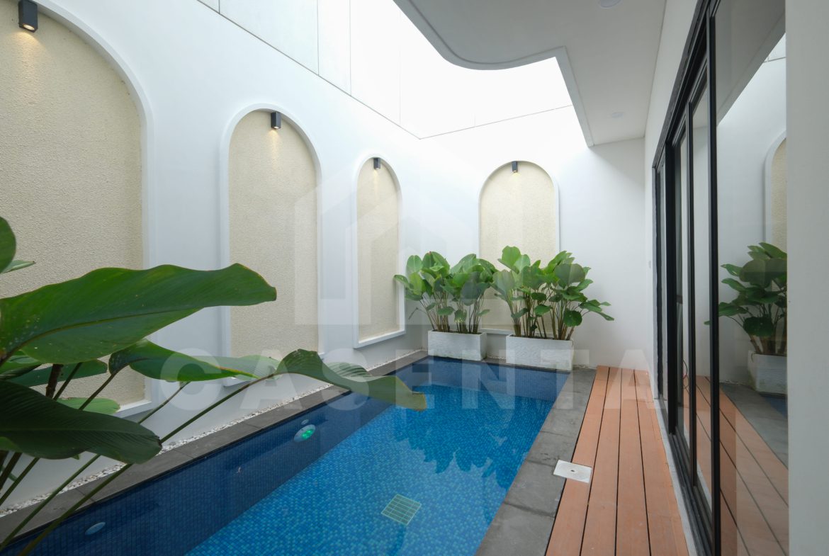 private pool courtyard in Pererenan villa