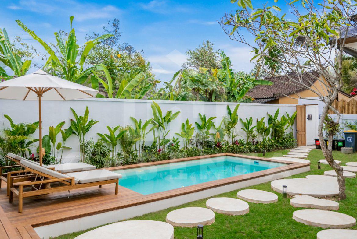 Tropical garden and pool area in spacious Ubud villa